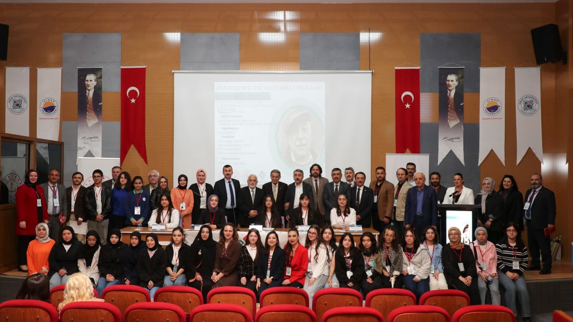   Türk Dili ve Edebiyatı öğretmeni Sevda Çayıroğlu ilimizi temsilen iki öğrenci ile  27-29 Nisan 2025 tarihleri arasında Sinop’ta gerçekleşen Anadolu Mektebi Okumaları Sinop Bölge Paneli’ne katılım sağlamıştır. 
